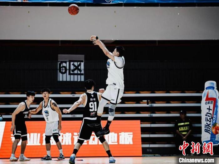 多位前CBA球员齐聚羊城 角