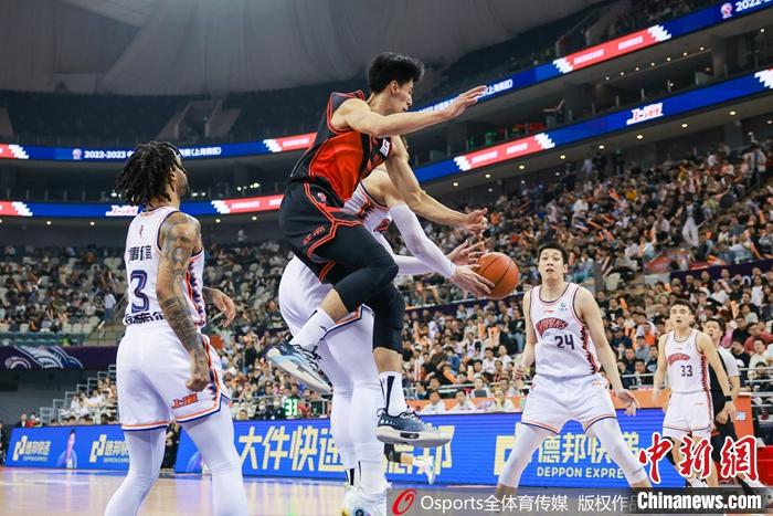 CBA季后赛两队消极比赛遭重罚，取消参赛资格