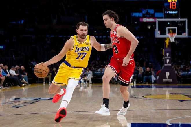 东契奇狂砍51+10+9率湖人掀翻公牛冲西部前三