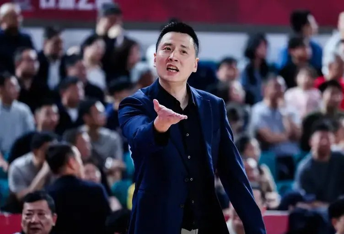 上海男篮客场力克山西 队