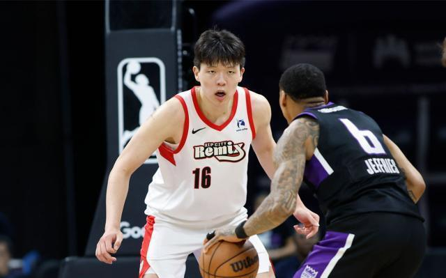 杨瀚森休赛期苦练防守与三分球，备战NBA未来